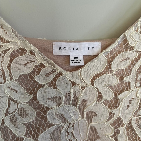 SOCIALITE Lace Beige Tank Top - Picture 6 of 8